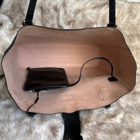 GUCCI
Medium Tote with Double G in Black Leather - Picture 5 of 10